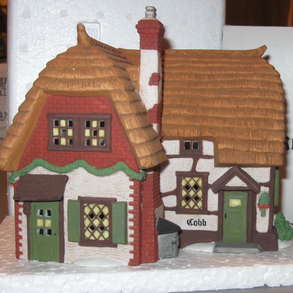 Dickens' Village Portobello Road Thatched Cottages - Set of 3 - Picture 3 of 3